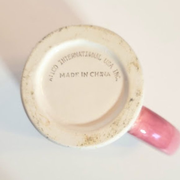 OVERSIZED PINK DAISY MUG WITH PINK HANDLE AND GREEN VINES SPELLING OUT "DAISY" - Picture 4 of 6